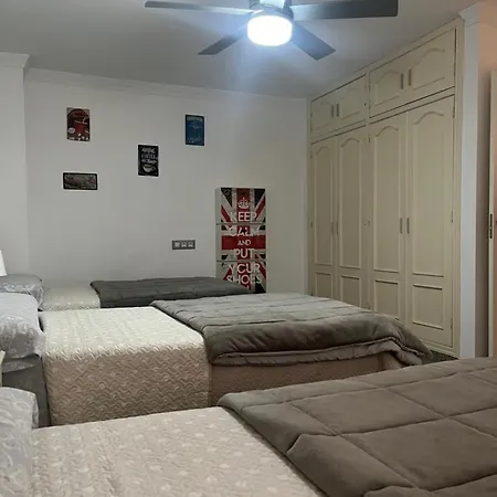 Reyes La Carihuela 公寓