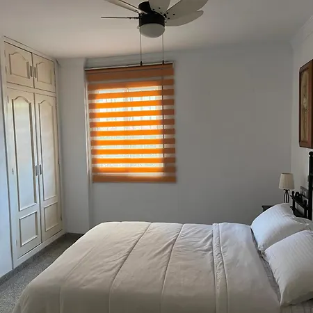 Reyes La Carihuela דירה *